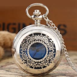 Exquise Starry Blue Dial Pendant Bronze Hollow Case Quartz Pocket Watch Roman Numerals Retro Watches Souvenir Gift for Men Women