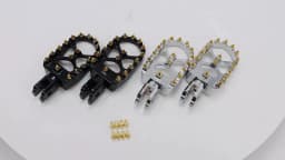 Wide MX Foot Pegs Motorcycle Footpegs Driver Passenger Front/Rear CNC For Harley Softail Fat Bob Breakout FLFB/S FXBB 2018-2023