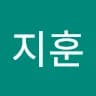 지***이