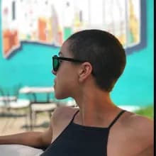 S***.