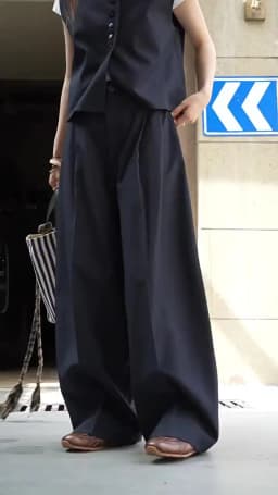 [EAM] High Waist Navy Blue Pleated Brief Long Casual Wide Leg Pants New Trousers Women Fashion Tide Spring Autumn 2026 1DJ3459