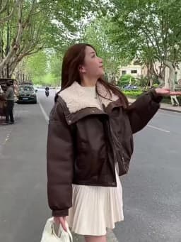 2026 Winter New Thick PU Leather Coat Women Cropped Fluffy Lapel Collar Padded Jacket Female Zip-up Streetwear Cool PU Parkas