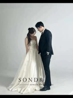 Sondr 2026 Simple A Line Korean Wedding Dresses Photo Shoot Strapless Soft Satin Pleats Sweep Train Bridal Gowns Corset Back