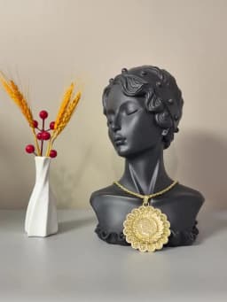 An Arab Lady's Necklace With A Gold-Plated Round Pendant In Hip-Hop Style Traditional Wedding Dress Jewelry With Twisted Chain