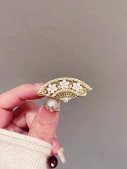 Temperament Pearl Sakura Fan Hair Clip For Women Super Fairy Side Bangs Clip Daily Alloy Duckbill Clip Hairpin Hair Accessories