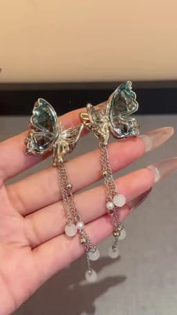 1/2 Pcs New Blue-silver Splicing Butterfly Imitation Pearl Fringe Small Crab Hair Clips for Women Princess Style Bang Shark Clip
