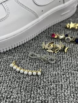 1 piece Diamond Decorative Shoe Clips Shoelace Clips for Sneakers Shoelaces DIY Faux Pearl Shiny Rhinestones for Girl Women