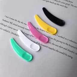 100Pcs Mini Cosmetic Spatula Facial Mask Mixing Sticks Disposable Curved Scoop Eye Cream Makeup Scoop Beauty Tool Accessories