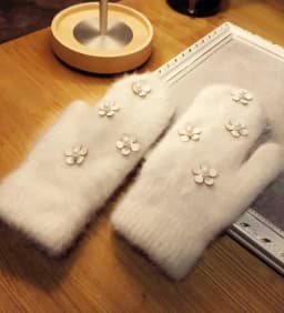 New Women Winter Keep Warm Plus Velvet Inside Thicken Full Finger Female Flower Pearl Cute Lovely Long Rabbit Fur Mittens Gloves