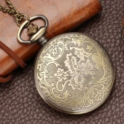 Antique Bronze Insect Design Quartz Pocket Watch Hollow Leaf Cover Retro Sweater Necklace Pendant Souvenir FOB Pocket Clock Gift