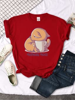 T-Shirts Cat Is Looking At The Cup Lovely Printed T Shirt For Woman Goth Korean Style Women Clothes Funny Vintage Womens Tshirt