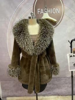 Luxury High Quality New Large Fur Collar Fur Coat Belt Slim Jacket Women Winter Warm Eco-Friendly Mink Fox Fur Coat Premium Tops
