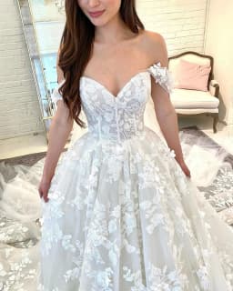 Elegant Off Shoulder Wedding Dresses for Bride Long Lace Wedding Gowns with Train Sweetheart A-line Bridal Gowns