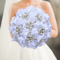 17design New White Wedding Bride Holding Flowers Artificial Bouquet Ribbon Rhinestone Pearl Bouquet Decoration Bride Groom Dance