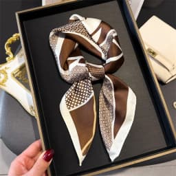 2024 Luxury Floral Print 70cm Square Silk Scarf Women Designer Scarves Bandana Foulard Shawl Hijab Echarpe Hairband Tie Ribbon
