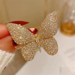 Delicate Green Crystal Lucky Four Leaf Clover Brooches for Women Retro Emerald Heart Lapel Pin Female Wedding Clothing Jewelry