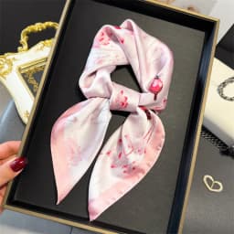 2024 Luxury Floral Print 70cm Square Silk Scarf Women Designer Scarves Bandana Foulard Shawl Hijab Echarpe Hairband Tie Ribbon
