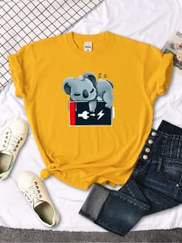 T-Shirts Cat Is Looking At The Cup Lovely Printed T Shirt For Woman Goth Korean Style Women Clothes Funny Vintage Womens Tshirt