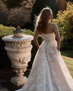 Customized Elegant Lace Tulle White Wedding Dresses for Bride Boho A-Line Bridal Dresses for Women Strapless Simple Wedding Gown