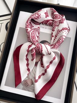 Vintage Chain Print Satin Square Scarf Soft Lightweight Women’s Fashion Accessory for Hair Neck Shawl Elegant Hair Scarf