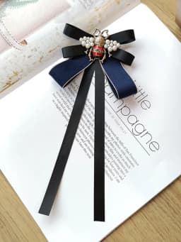 Vintage British Pearl Bee Bow Tie Handmade Fabric Ribbon Brooch Insect Collar Bowtie White Shirt Collar Pin Fashion Accessories