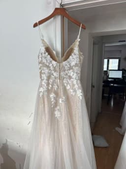 Customized Luxury Backless Wedding Dress Princess Buttons Exquisite Applique V-Neck Spaghetti Strap Gown Vestido De Novia 2023