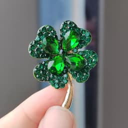 Green Red Crystal Rhinestone Four-Leaf Clover Flower Brooches Lapel Pins Jewelry Clothing Accessories Brooch for Women 2024