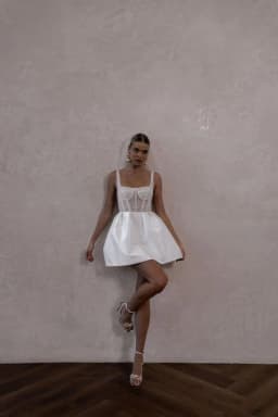 Popular Wide Straps Sheer Illusion Pear Short Short Wedding Dresses Backless Mini Bridal Gown Vestido De Noival
