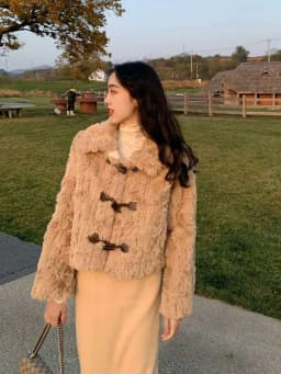 Premium Short Fur Jacket Women's Thickened Plush Outerwear Autumn Winter New Style Brand Button Design Straight Cut Long Sleeve