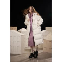 ELFSACK 2025 Winter New Arrivals Minimalist Long Solid Color Zippered Hooded Down Coat For Woman