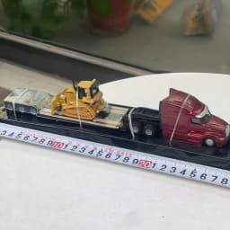 1/87 Scale Semi Tractor with Lowboy Trailer and Cat Diecast Machines Alloy Collectible Toy Model Ornament Souvenir
