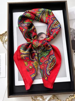 Vintage Chain Print Satin Square Scarf Soft Lightweight Women’s Fashion Accessory for Hair Neck Shawl Elegant Hair Scarf
