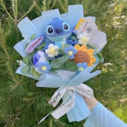 Genuine Stitch Plush Dolls Small Pendant With Artificial Flowers Handmade Bouquets Gifts For Valentine Graduation Christmas