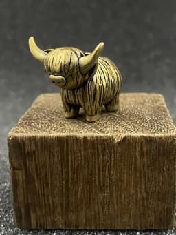 Mini Copper Highland Cow Figurine Charming Exquisite Detailing Vintage Brass Decor Desk Ornament for Home Office Creative Gifts