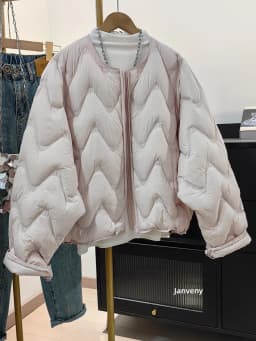 New 2026 Autumn Winter Lightweight Wave Quilted Puffer Jacket Women Loose Round Neck Short White Duck Down Coat Outwear