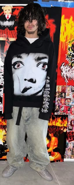 Men Black Pullover Hoodie Rock Inspired Street Trend Design Youth Clothing Loose Fit Comfy Urban Wear with Stylish Attitude