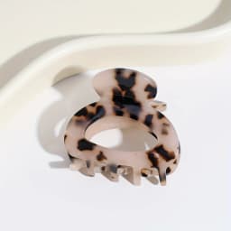 Elegant Sweet Small Oval Hair Claw Clip for Women Secure Grip Hair Accessories Ponytails Cute Hair Clips Sophisticated Style