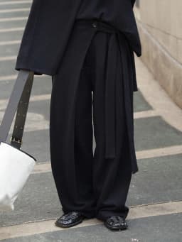 Fashionable light and mature style with slanted placket and tied Western pants, loose and trendy pants for women