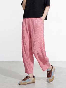 GVUW Solid Color Versatile Casual Pleated Pants Women's High Waisted Elastic Loose Straight Trousers 2026 Summer New 17S3807