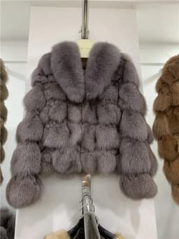 Women's Short Real Fox Fur Winter Jacket Thick Warm Natural Coat Fashion Outerwear for Cold Weather