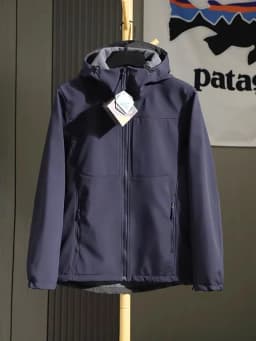 Unisex Outdoor Soft Jacket Windproof Water Resistant Wearable Polyester Fiber Hooded Coat for Hiking Camping Traveling