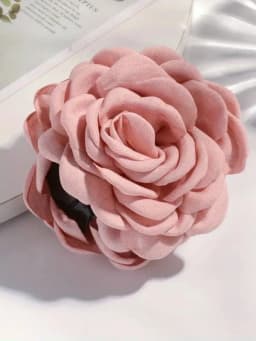 1/4 piece high-end princess-style rose hairpin for women. Elegant fabric shark-shaped clip.