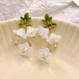 Korean Style Small Daisy Flower Ear Clip Earrings Spring Simple White Purple Petal Flower No Piercing Clip Earrings for Women