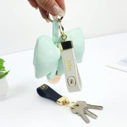 Customized Name PU Leather Car Keychain - Simple and Elegant Leather Metal Key String Pendant for Keychain