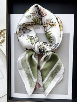 Vintage Chain Print Satin Square Scarf Soft Lightweight Women’s Fashion Accessory for Hair Neck Shawl Elegant Hair Scarf