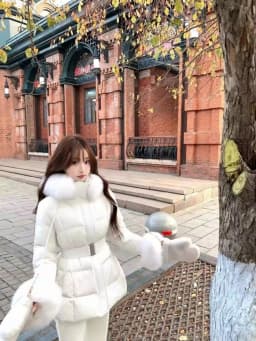 Chic Women's Cotton Padded Jackt with Large Fur Collar Waist-Cinching Mid-Length Parkas Korean Trendy Warm Commute Outerwear