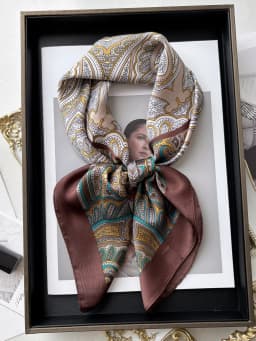 Vintage Chain Print Satin Square Scarf Soft Lightweight Women’s Fashion Accessory for Hair Neck Shawl Elegant Hair Scarf