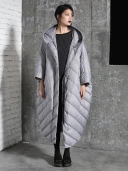 EAM Caramel Big Size Bat-shaped Thick Down Jacket New Hooded Long Sleeve Warm Women Parkas Fashion Autumn Winter 2026 30A5268