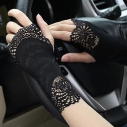 Women's Lace Sunscreen Outdoor Half Finger Driving Gloves Summer Thin Elastic Breathable Bridal Fashion Touch Screen Fingerless