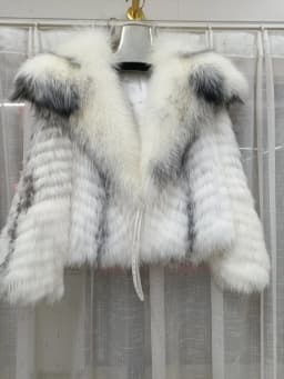 Genuine Women Fox Fur Short Coat Jacket With Big Collar 2026 Silver Red Fox Cozy Fuzzy Outerwear Luxury Casual Stripe Sexy Cloth